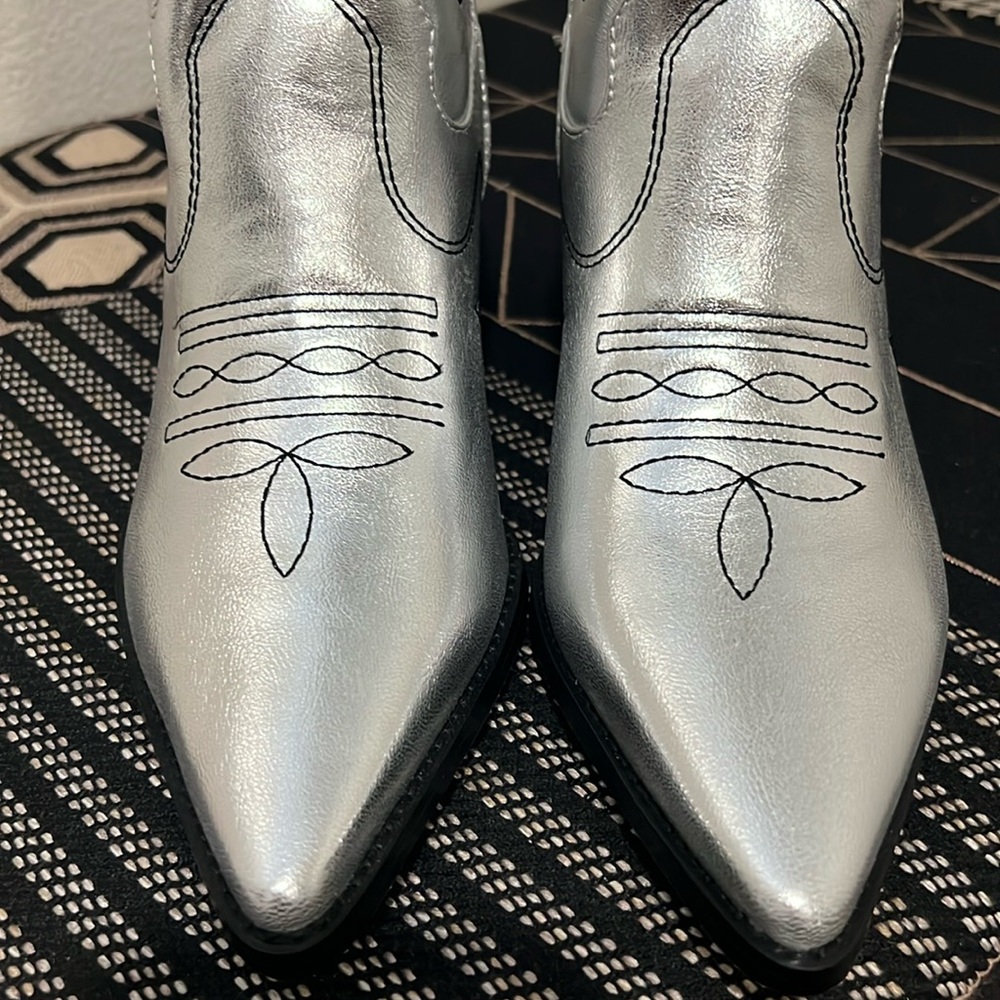 Princes Polly Exclusive “Rosewood” Boots Silver Western Boho New Size 7 - Picture 8 of 16